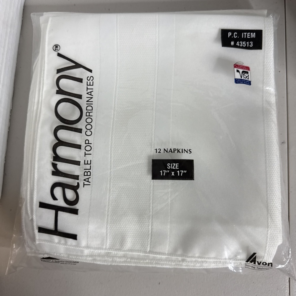 Harmony Table Top Coordinates 4 White Cloth 17"x17" Napkins NEW USA‎